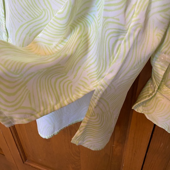 A New Day Green Pattern Blouse - Picture 6 of 6